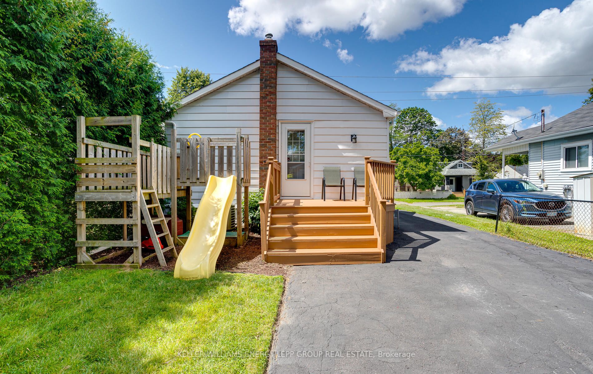 317 Oshawa Boulevard S