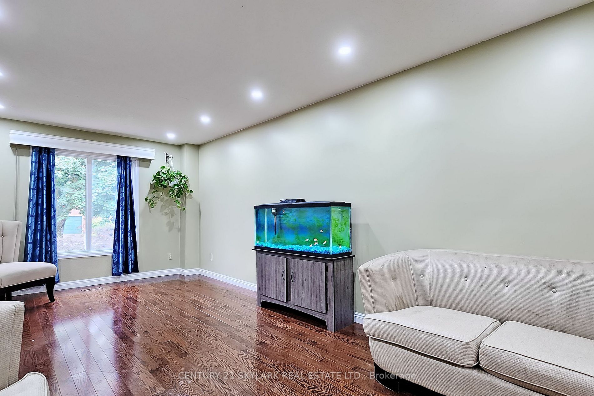 2388 Wildwood Cres
