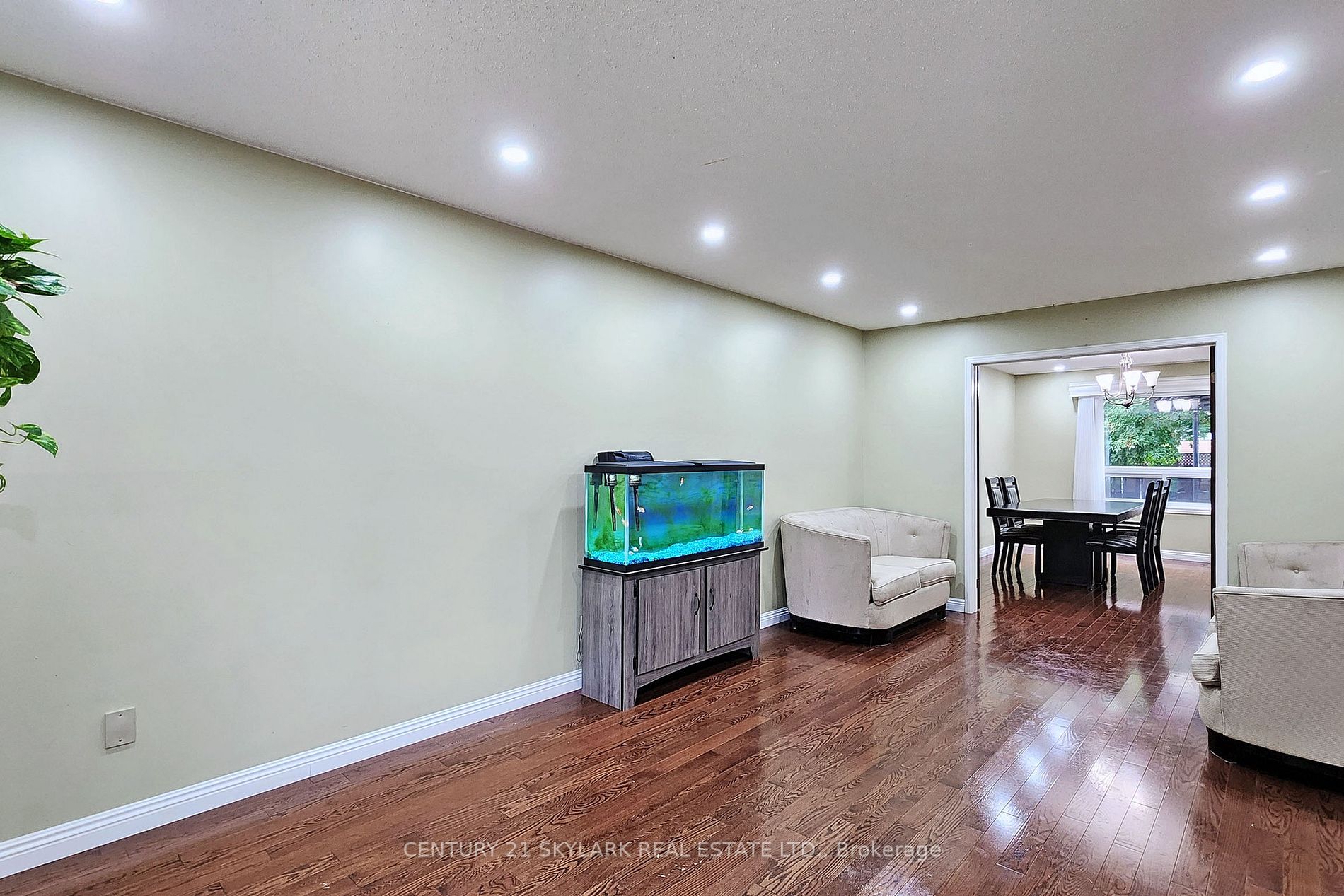 2388 Wildwood Cres