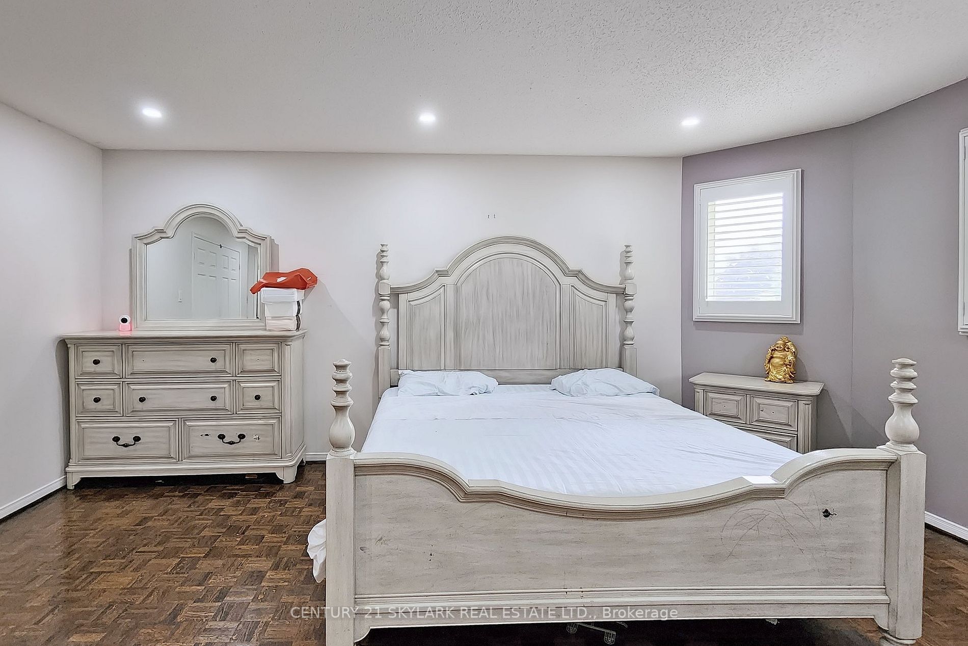 2388 Wildwood Cres