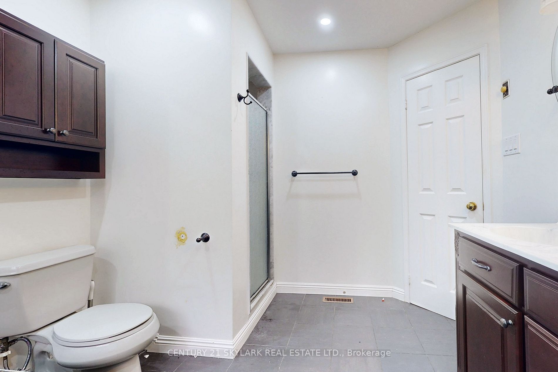 2388 Wildwood Cres