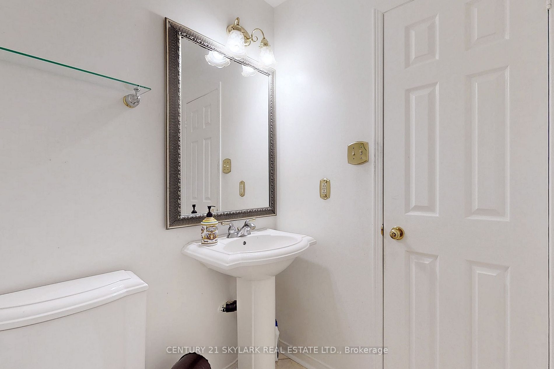 2388 Wildwood Cres