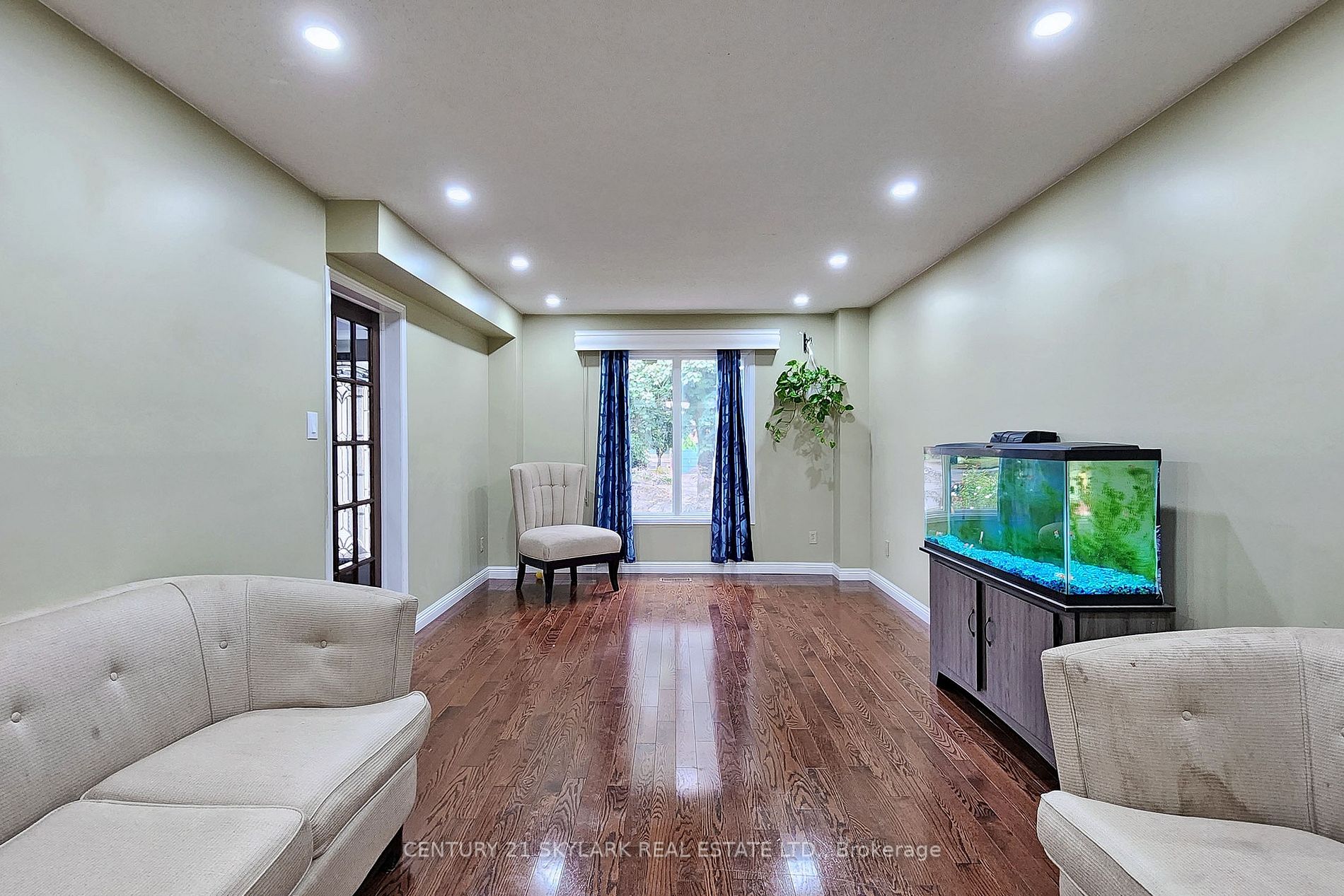 2388 Wildwood Cres