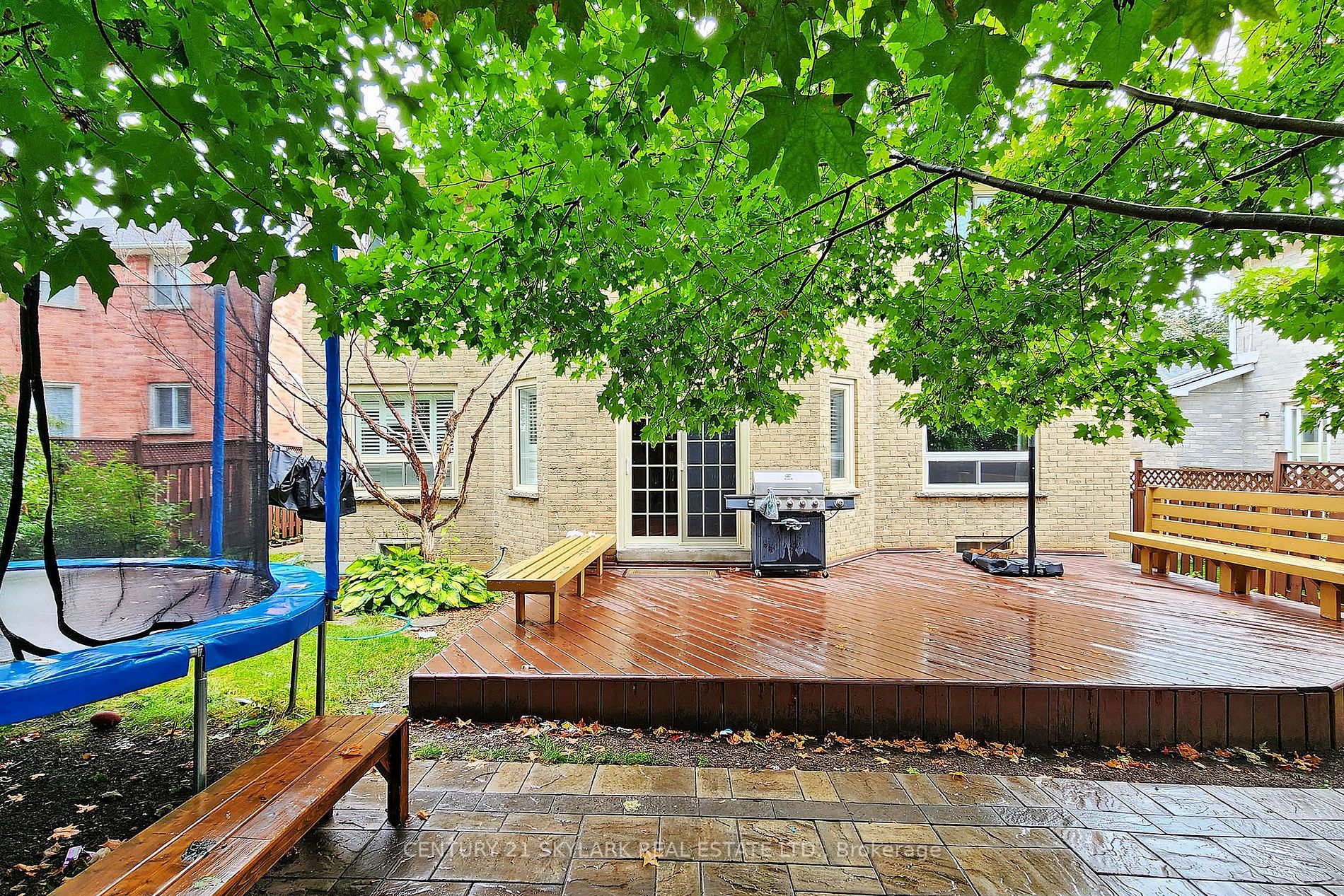 2388 Wildwood Cres