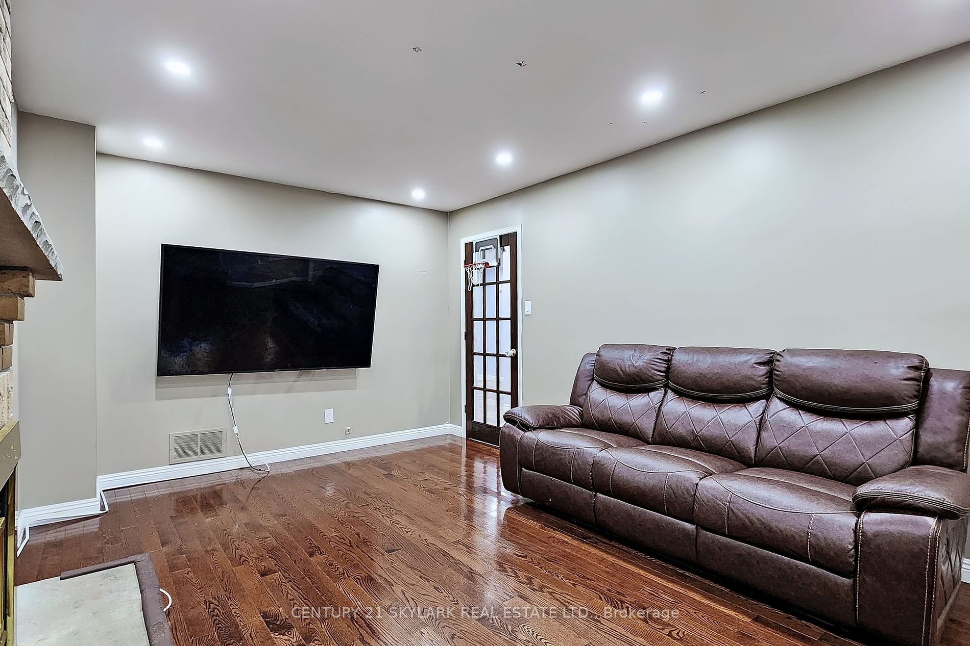 2388 Wildwood Cres