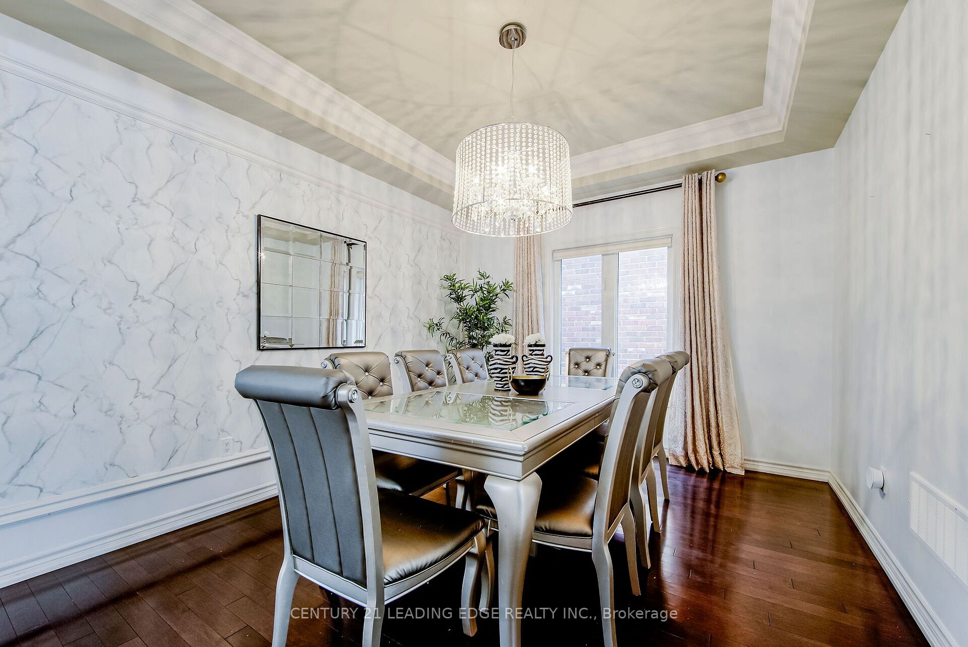 6 North Glen Blvd