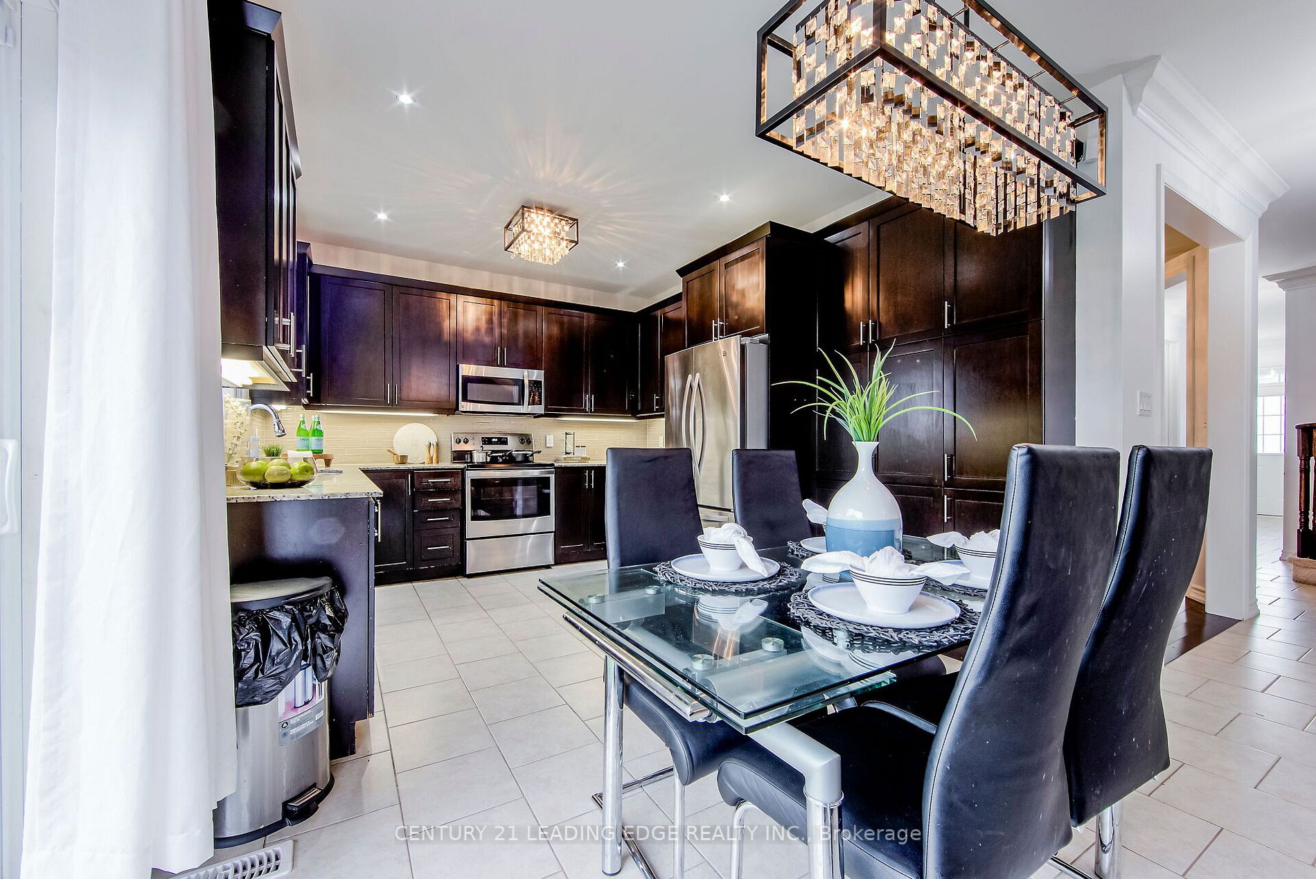 6 North Glen Blvd