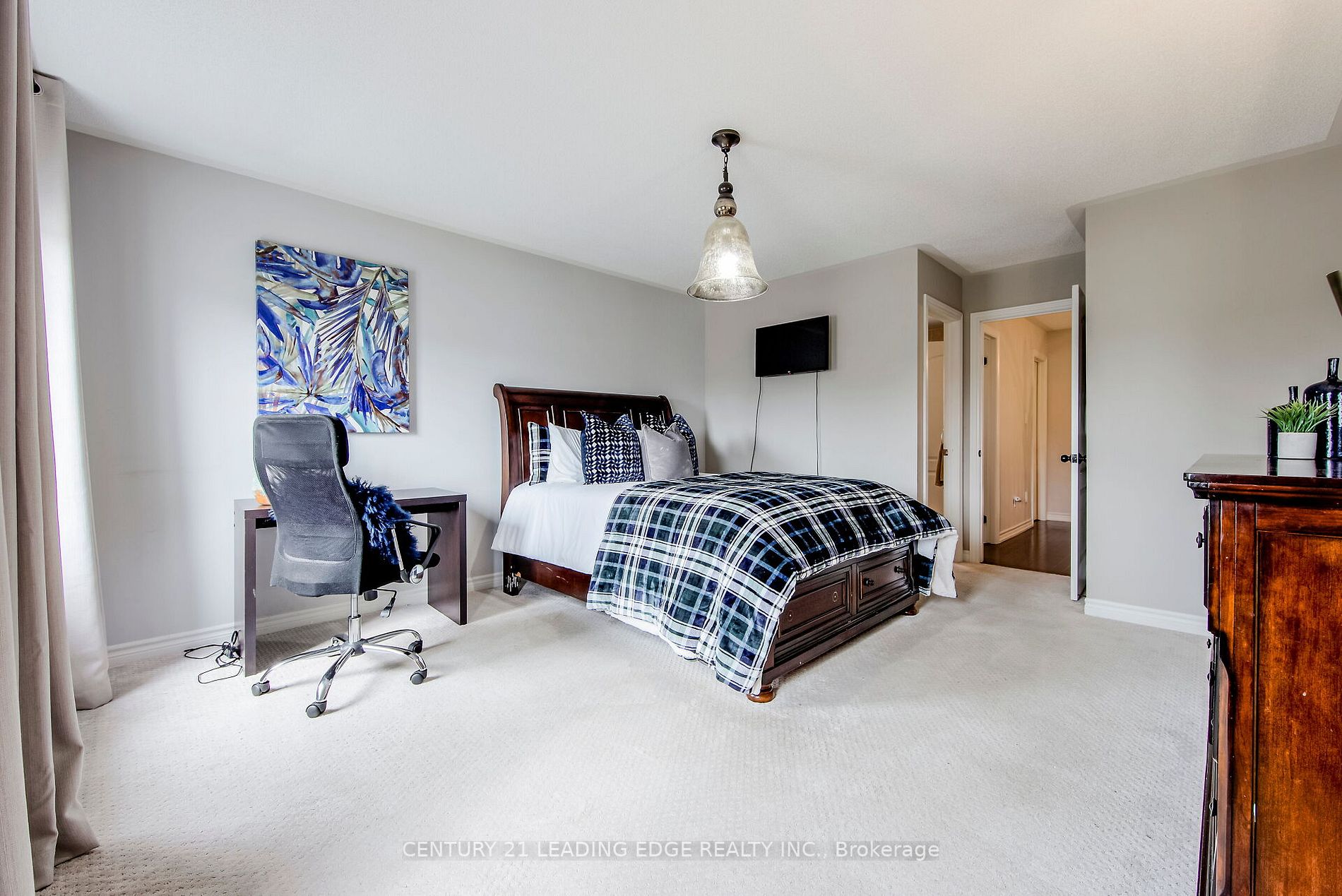6 North Glen Blvd