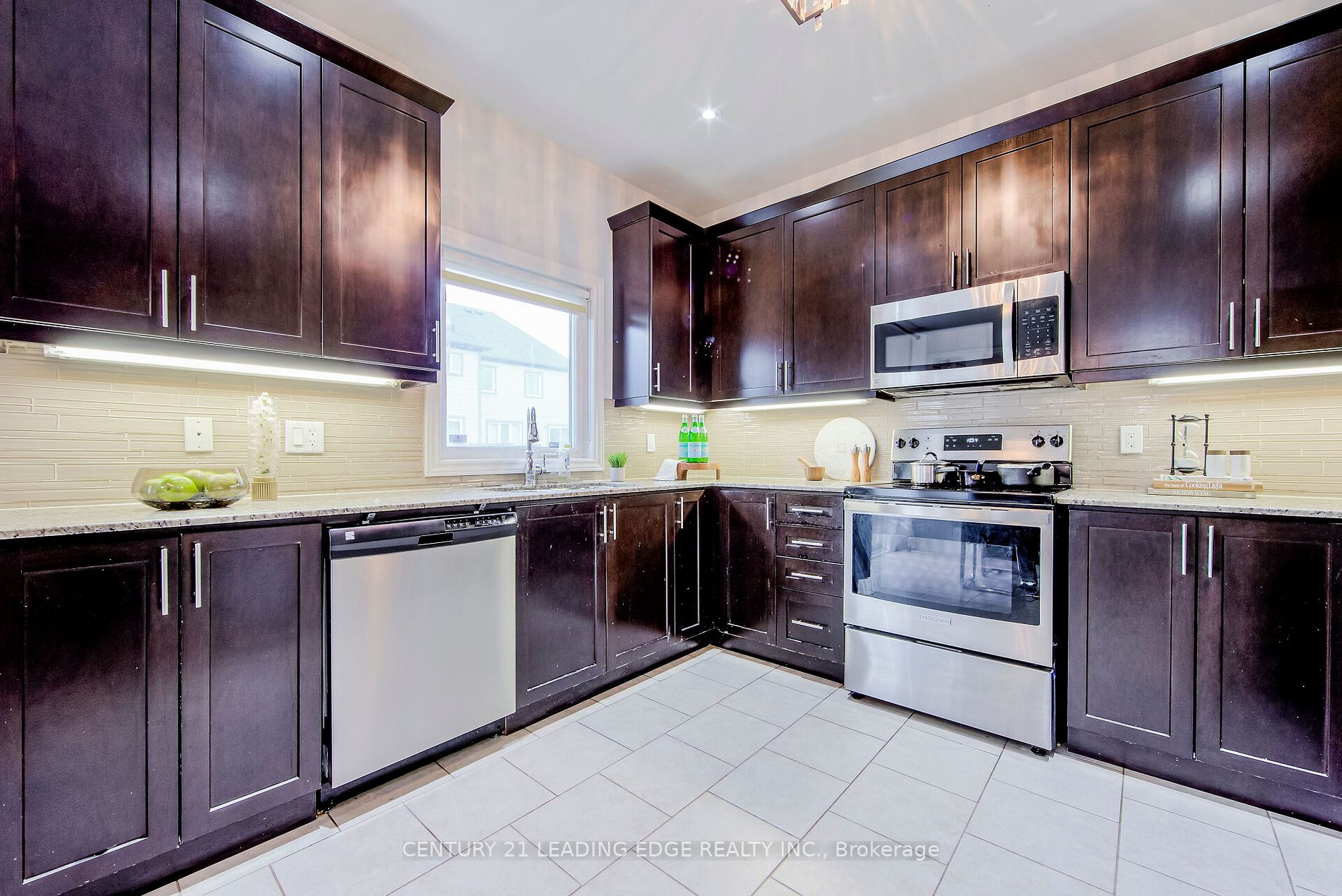6 North Glen Blvd