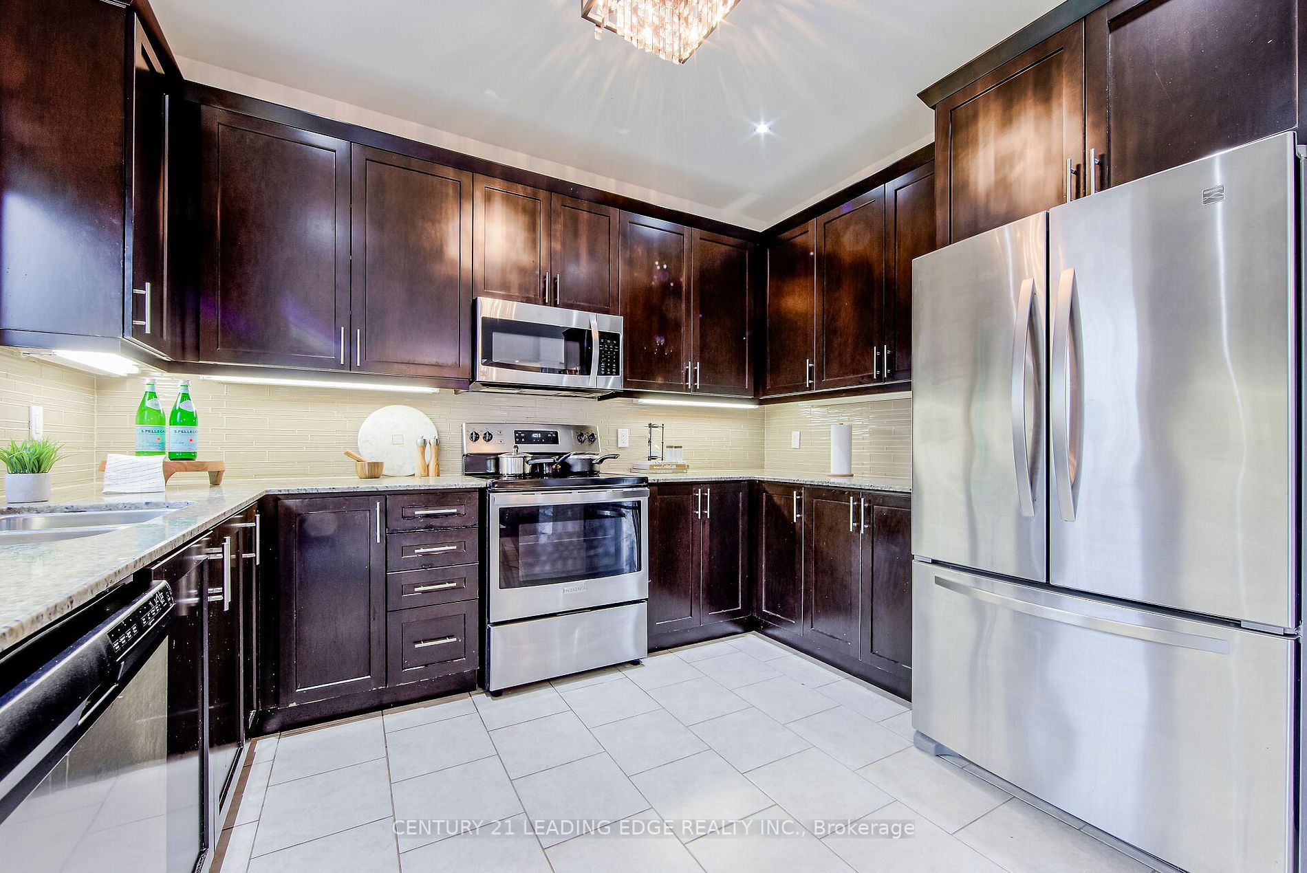 6 North Glen Blvd