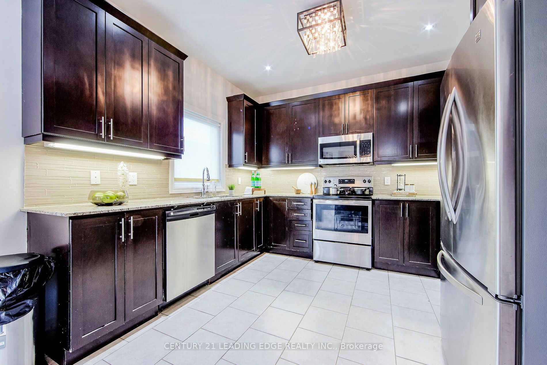 6 North Glen Blvd