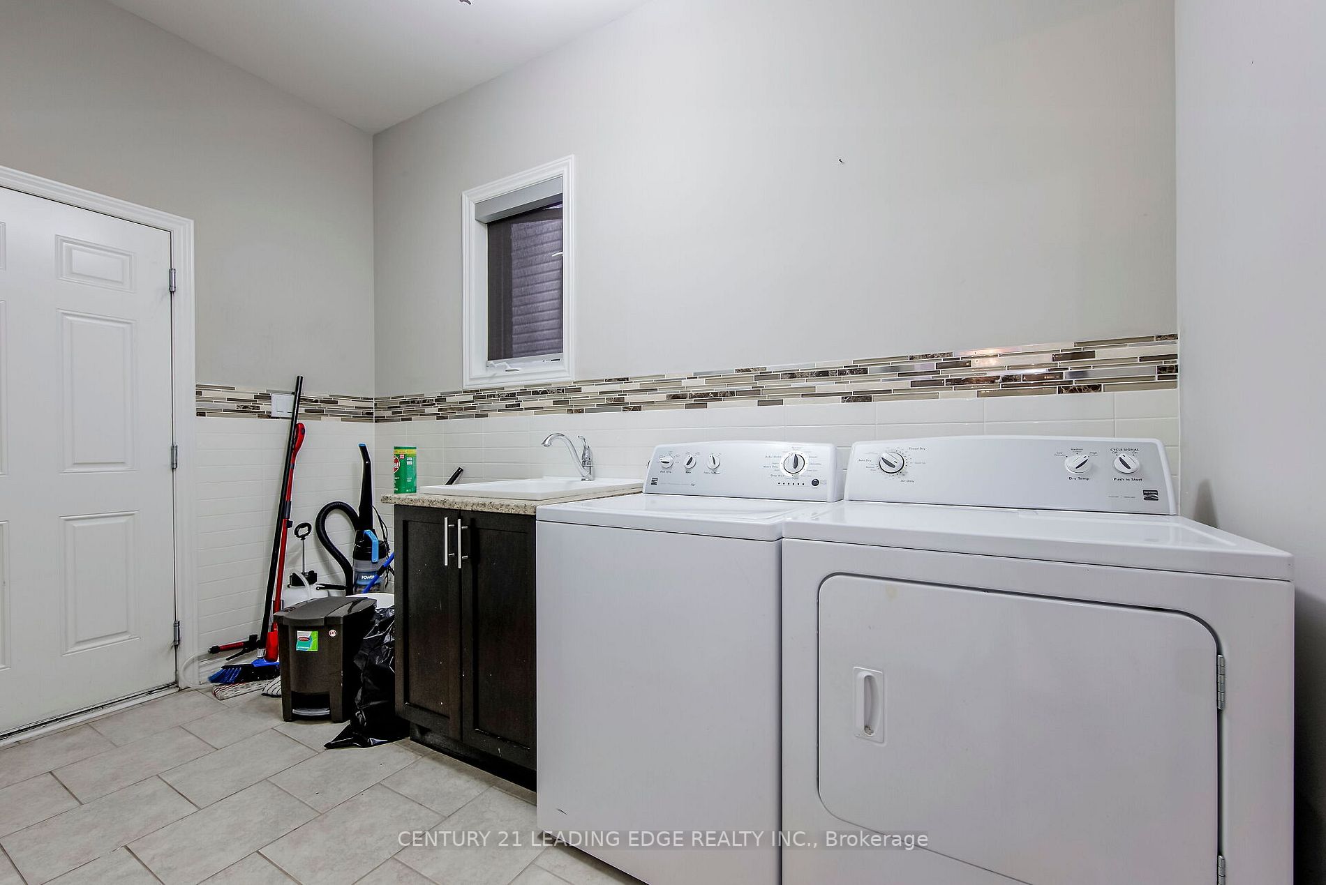 6 North Glen Blvd