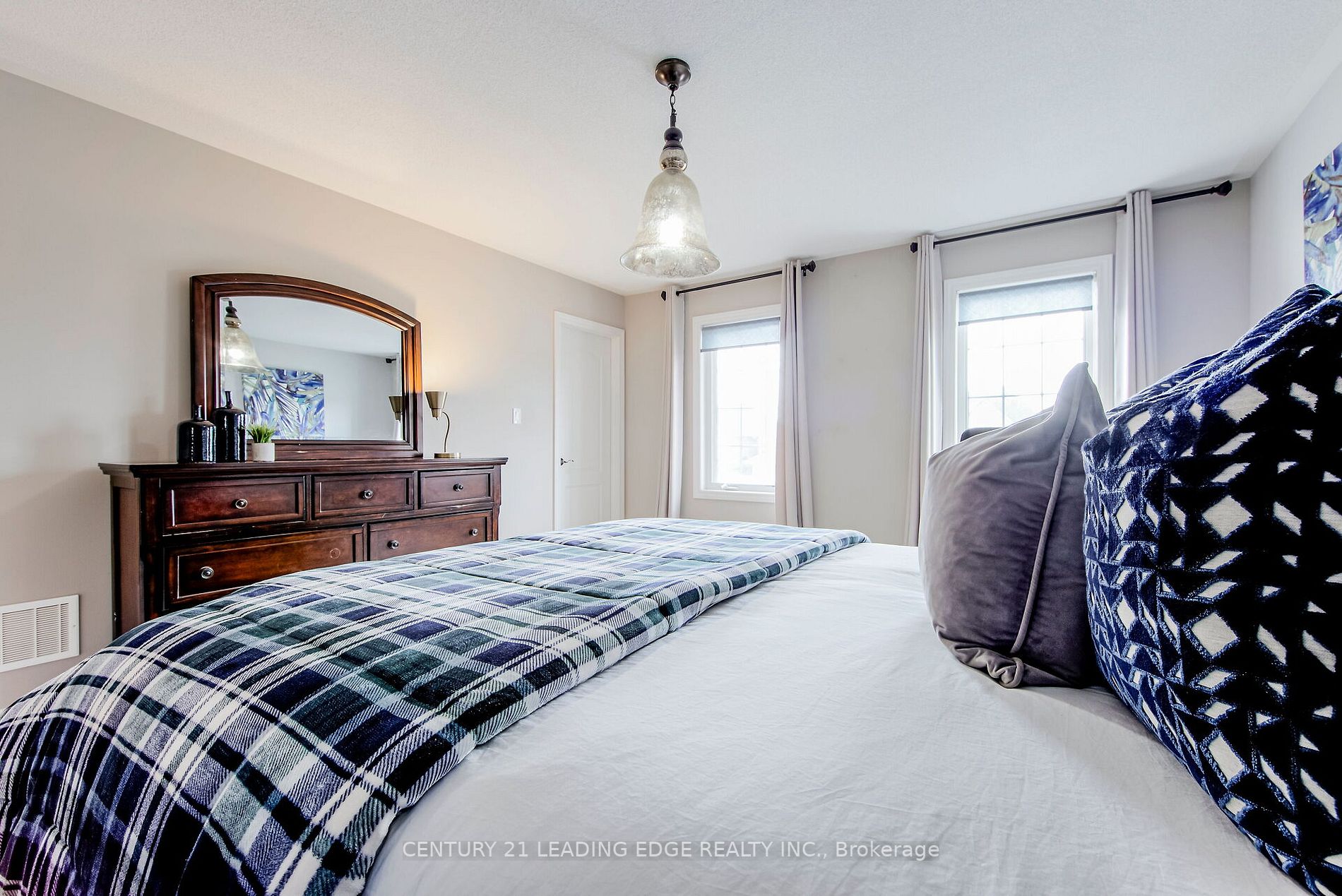 6 North Glen Blvd