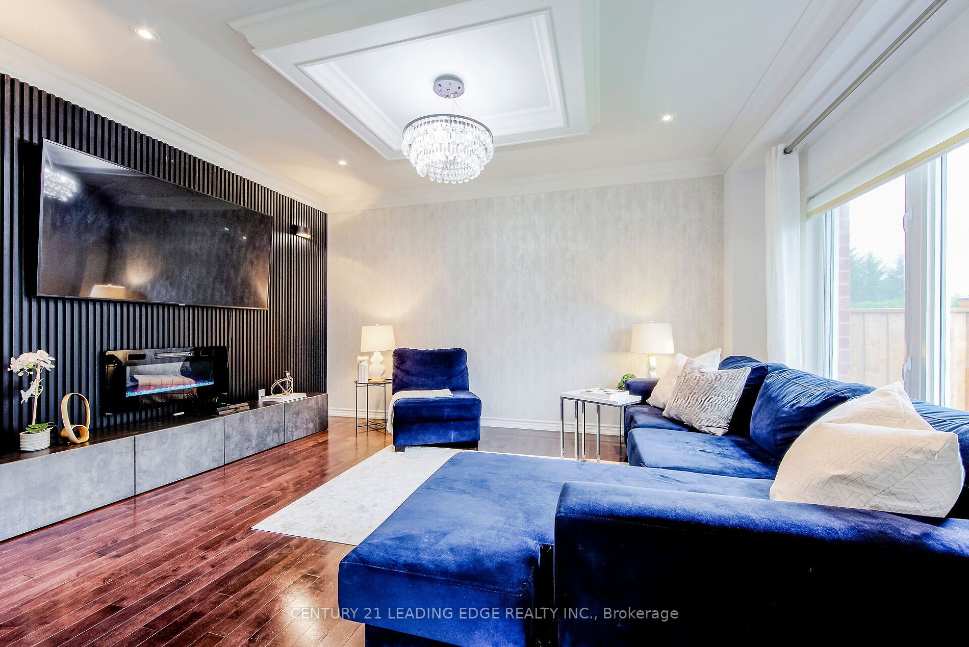 6 North Glen Blvd