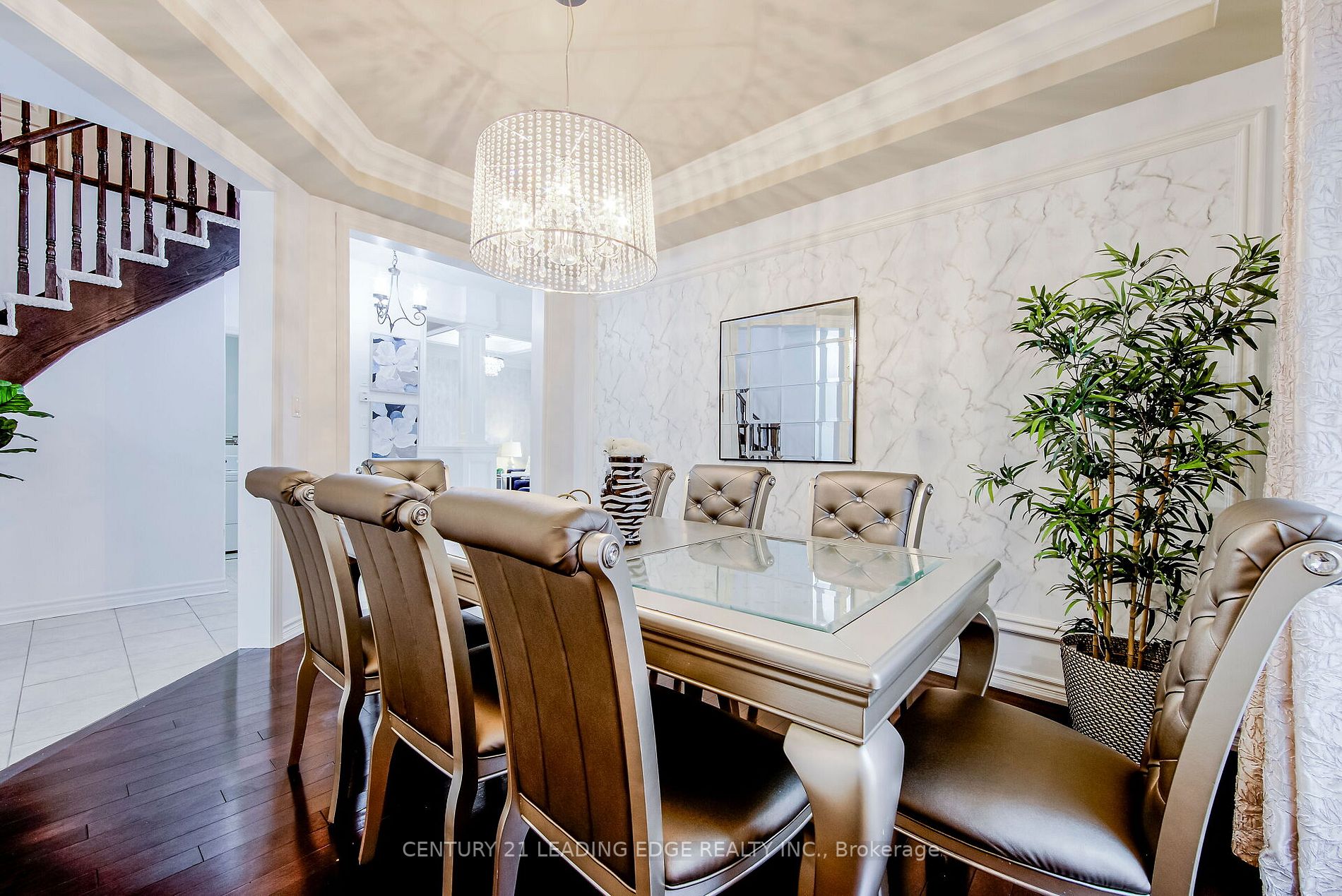 6 North Glen Blvd