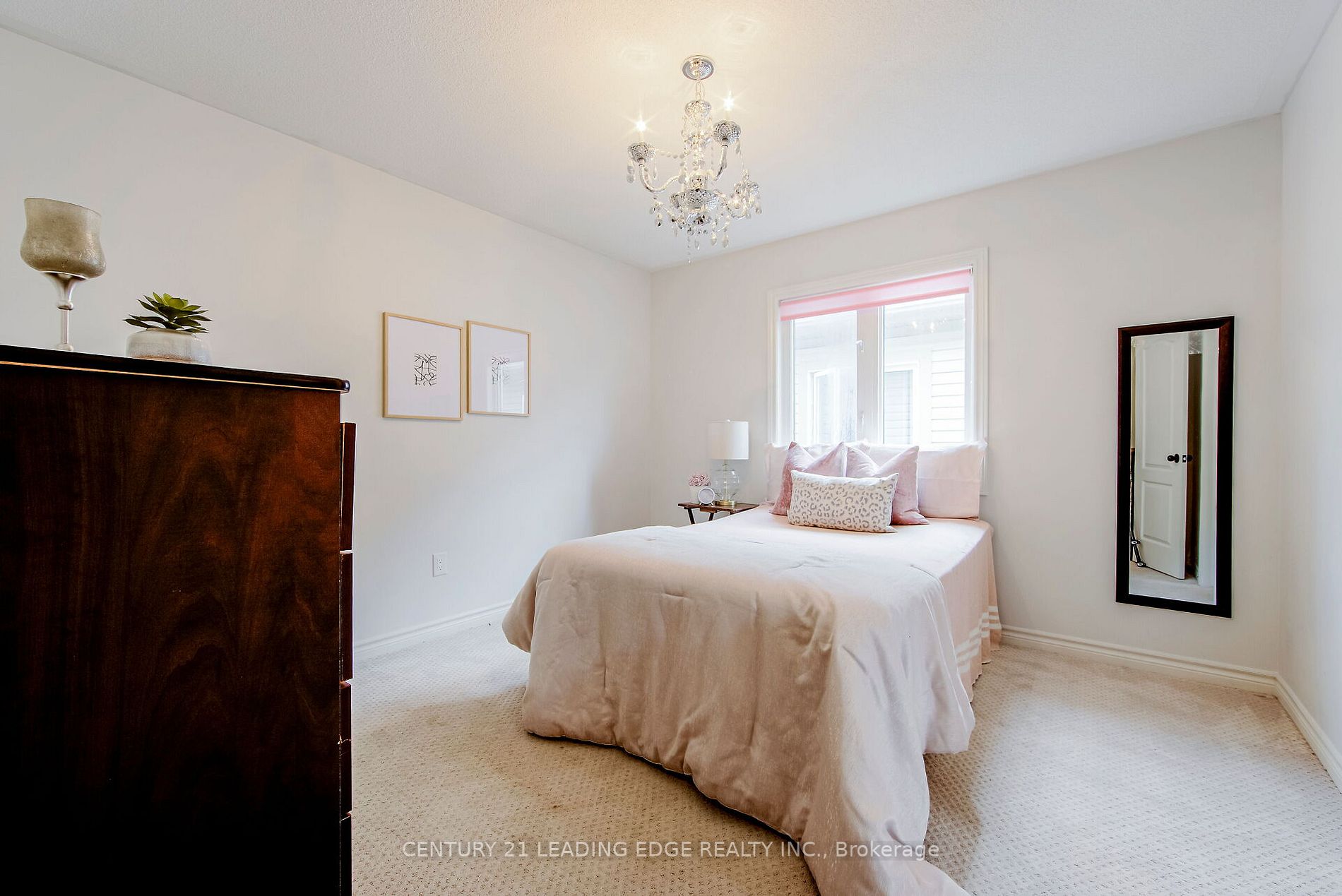 6 North Glen Blvd