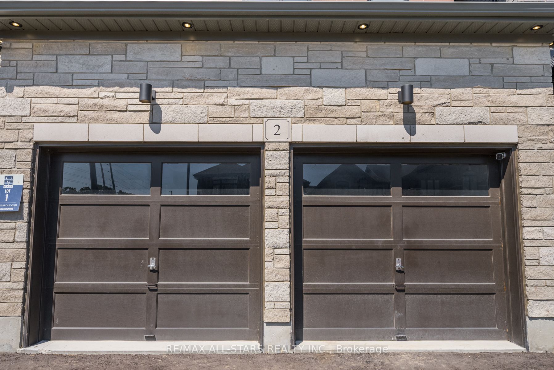 2 Closson Dr