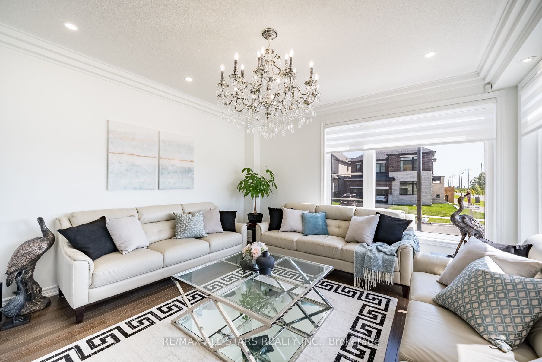2 Closson Dr