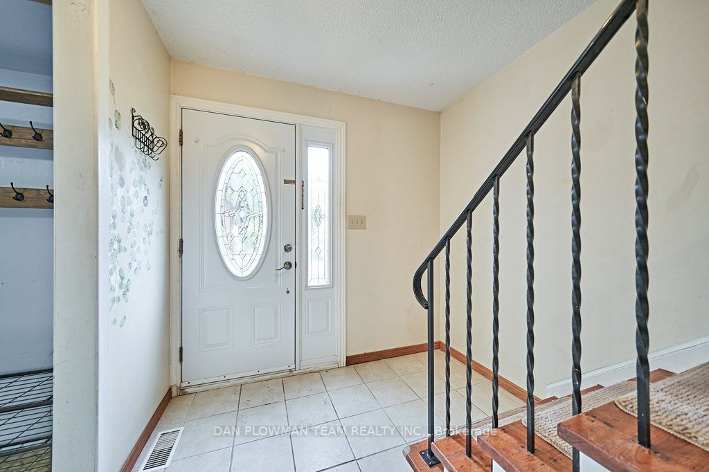 618 Bon Echo Drive