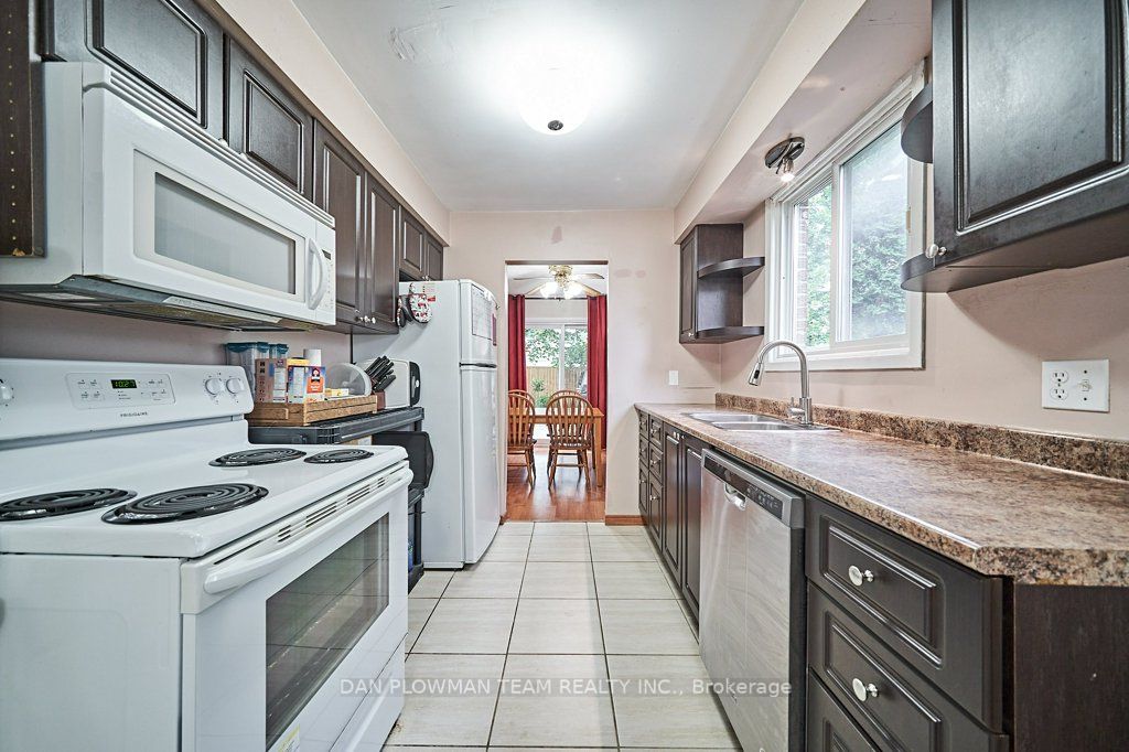 618 Bon Echo Drive