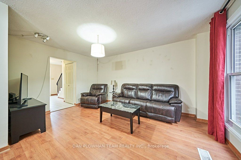 618 Bon Echo Drive