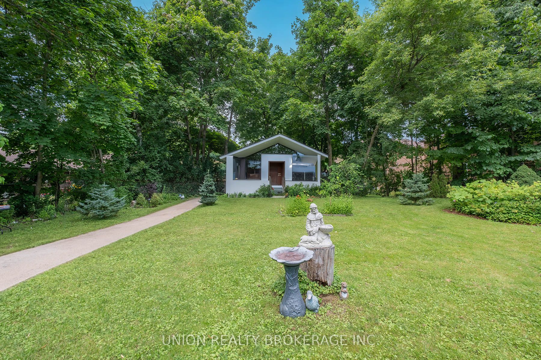 64 Dunstall Cres