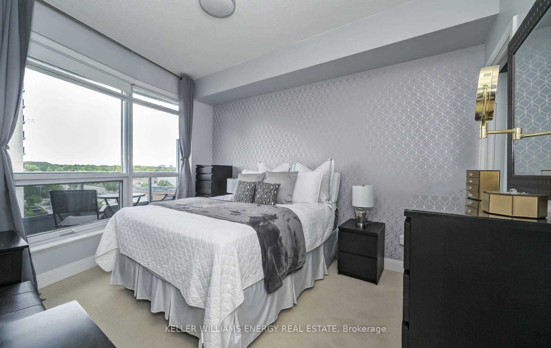 135 Village Green Sq, #623