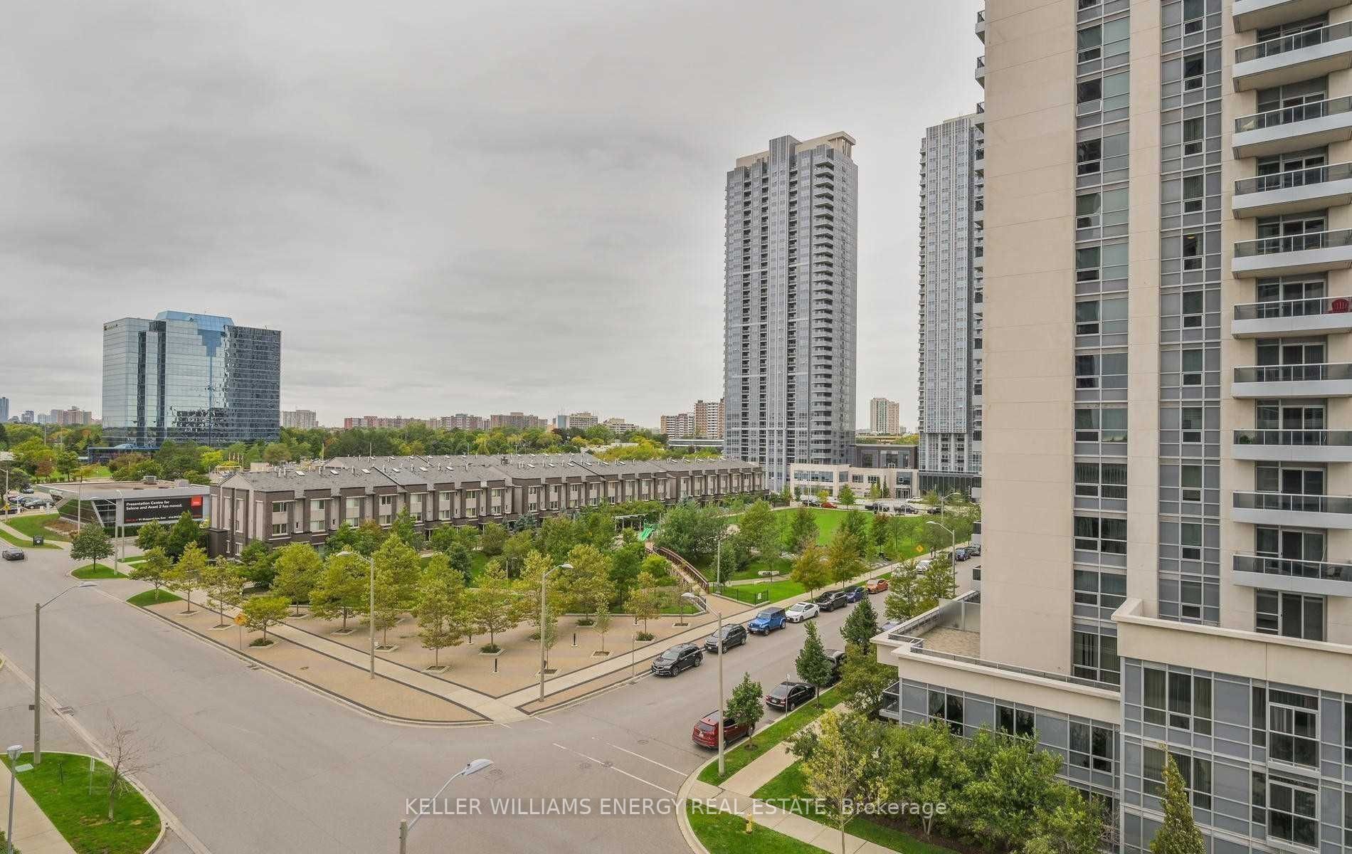 135 Village Green Sq, #623