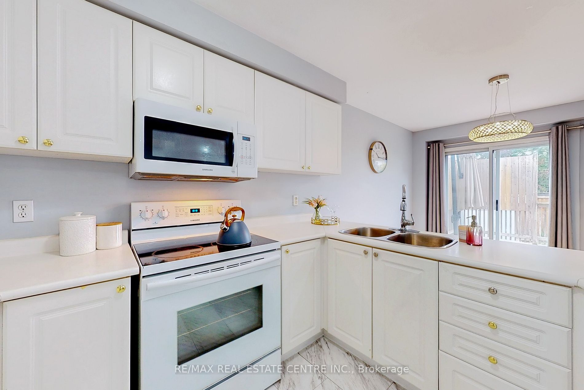 98 Wilkins Cres