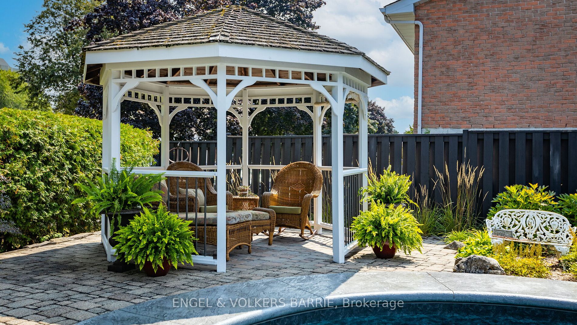 460 Paddington Cres