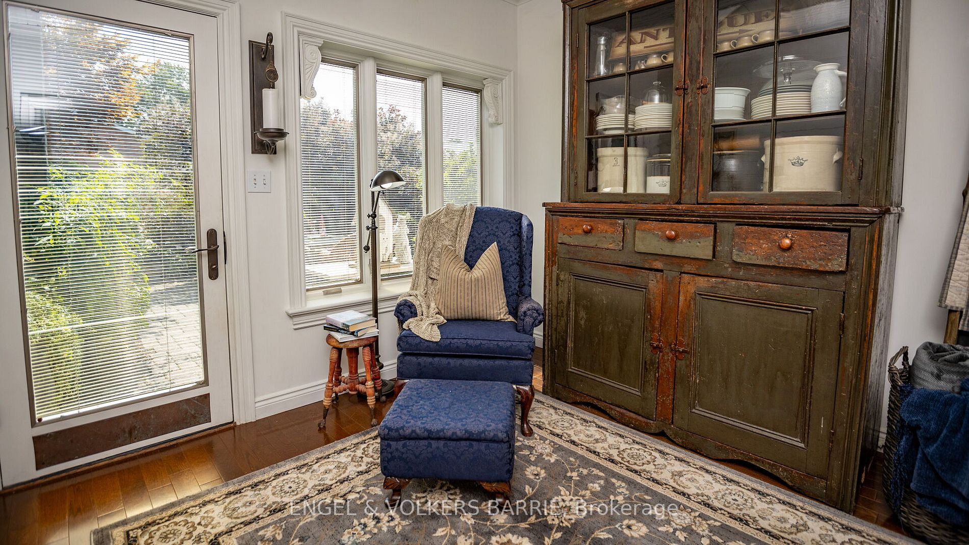 460 Paddington Cres