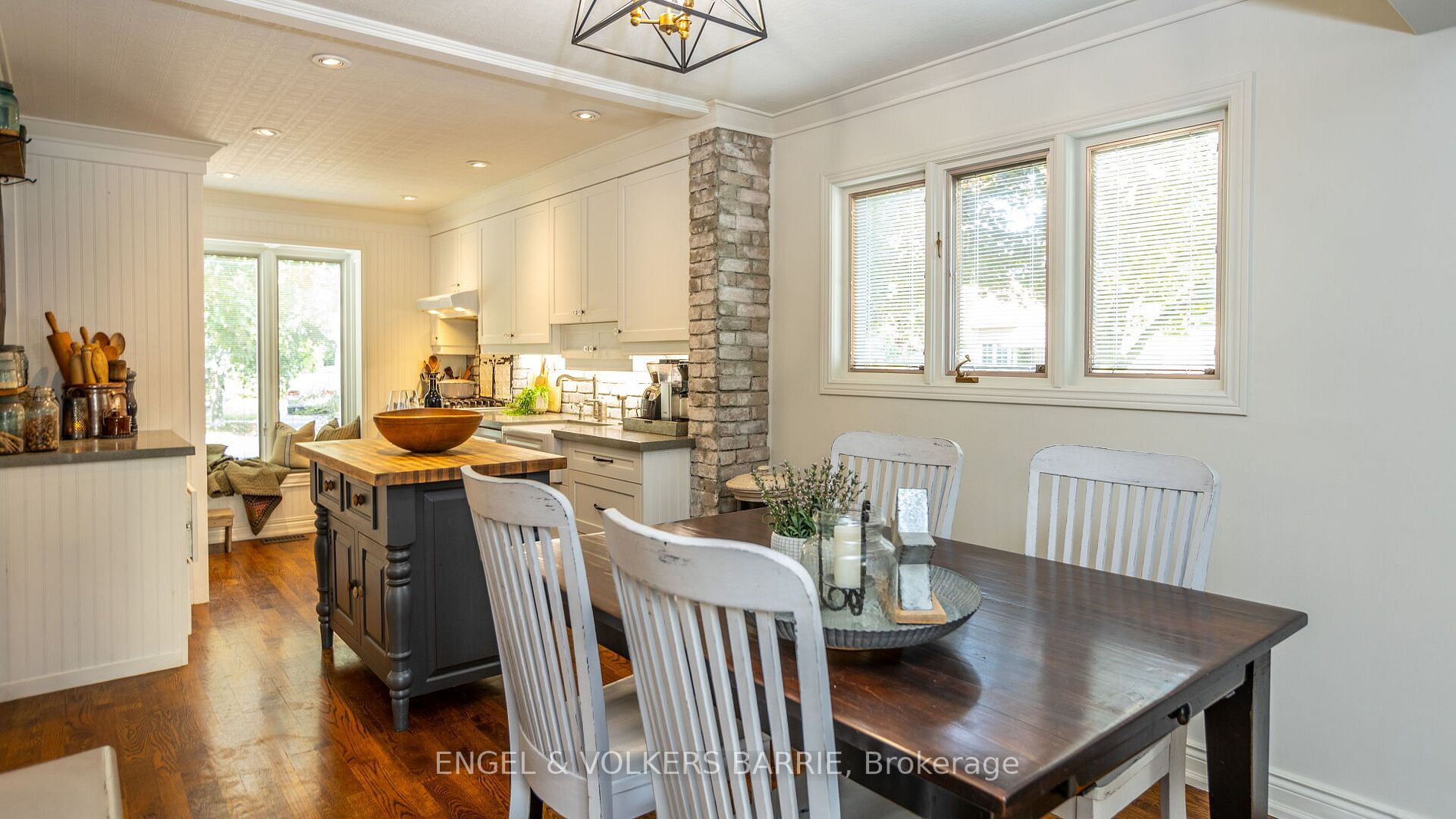 460 Paddington Cres