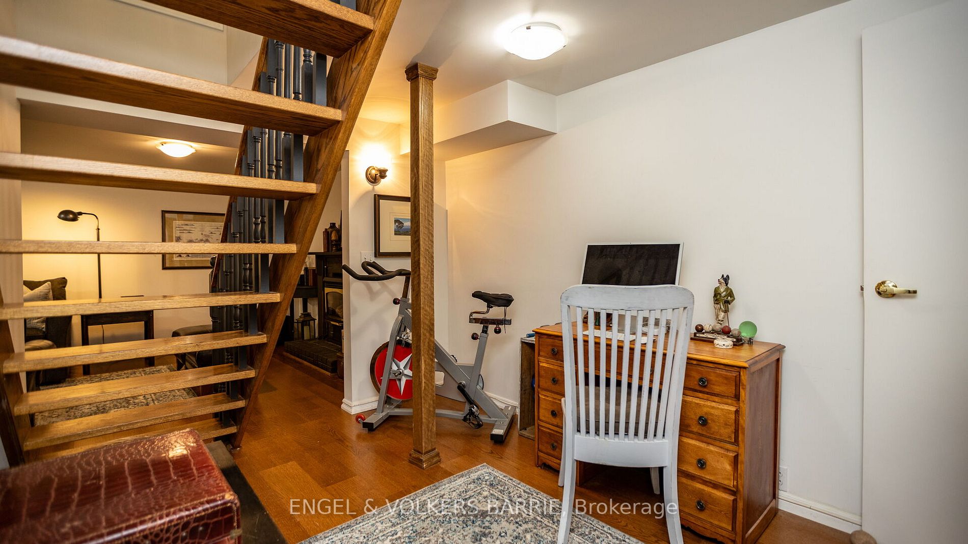 460 Paddington Cres
