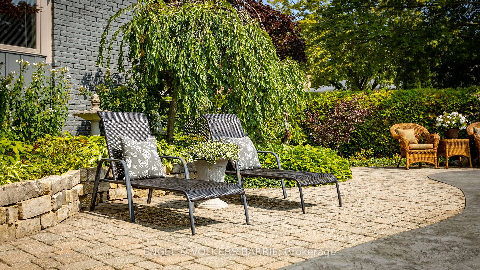 460 Paddington Cres