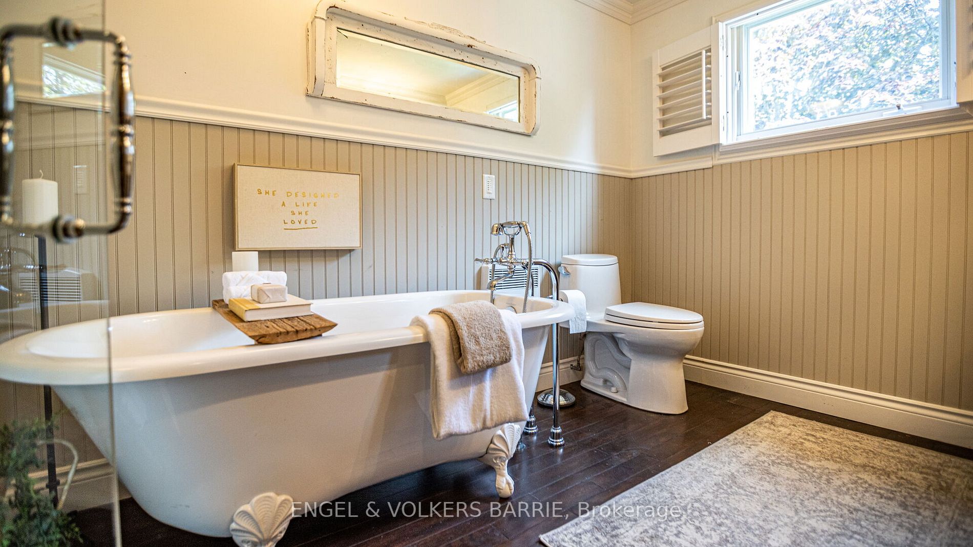 460 Paddington Cres