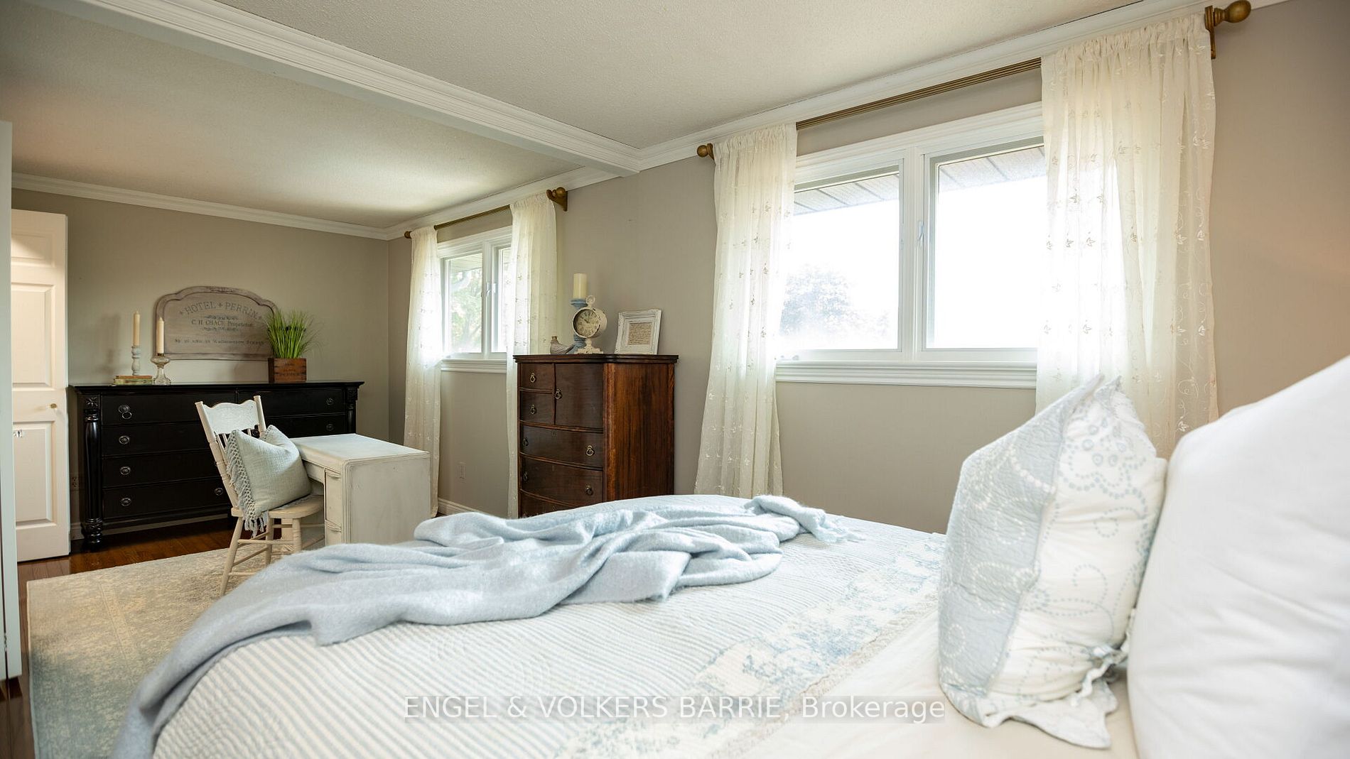 460 Paddington Cres
