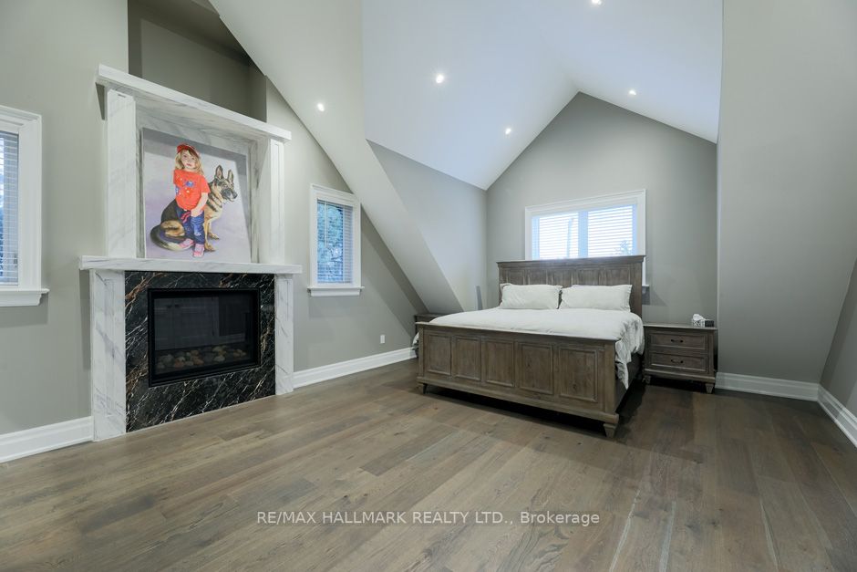 18 Windy Ridge Dr