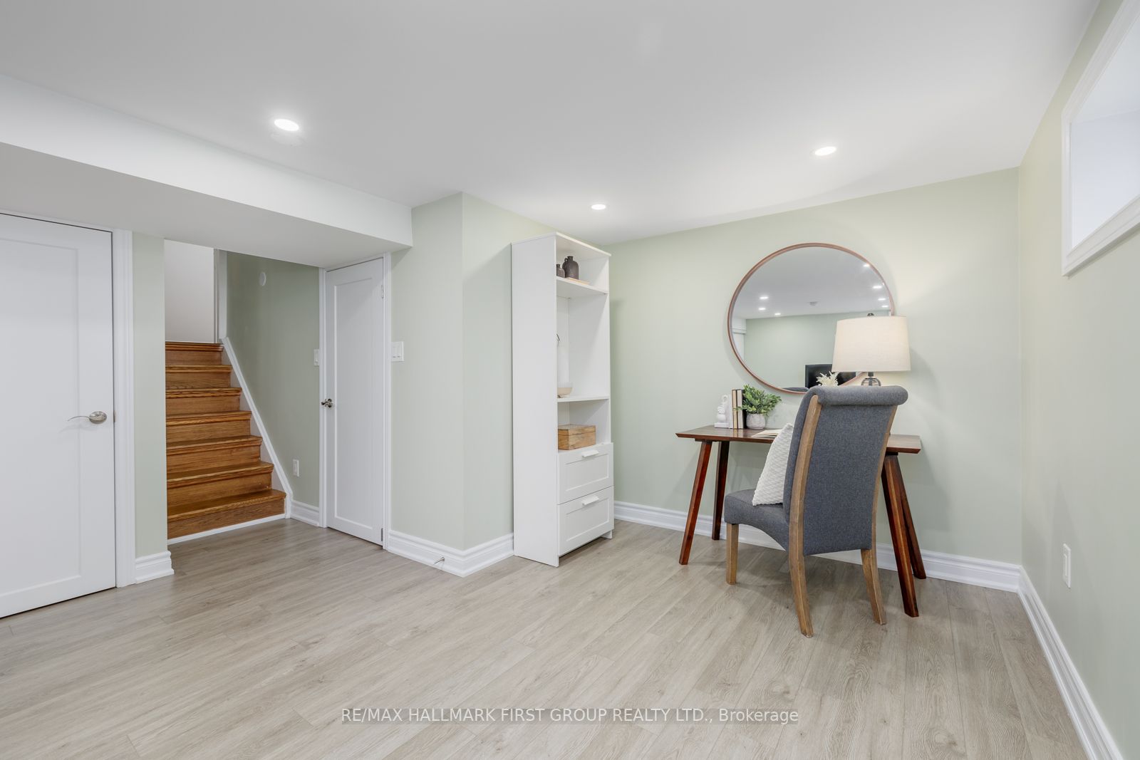 8 Albery Crescent