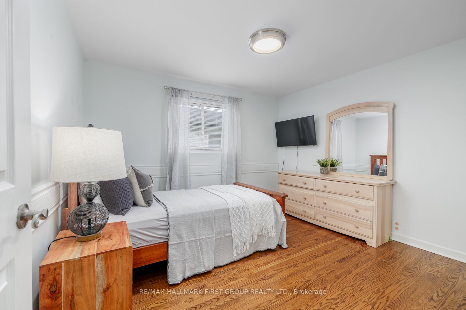 8 Albery Crescent