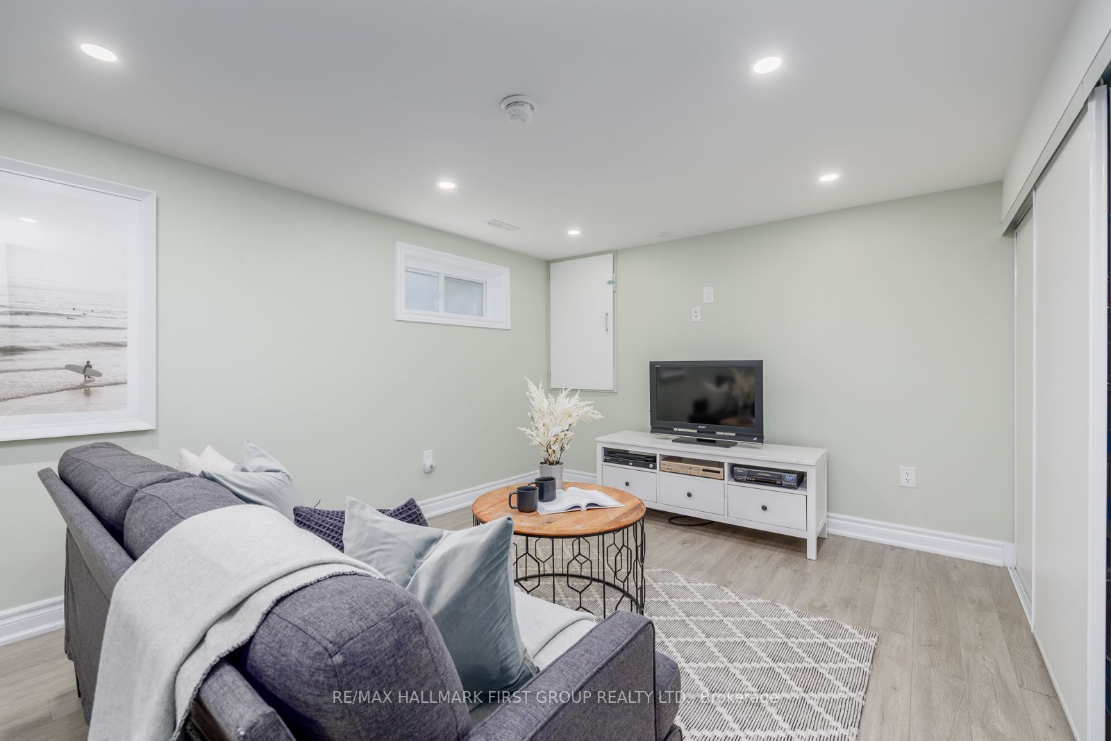 8 Albery Crescent
