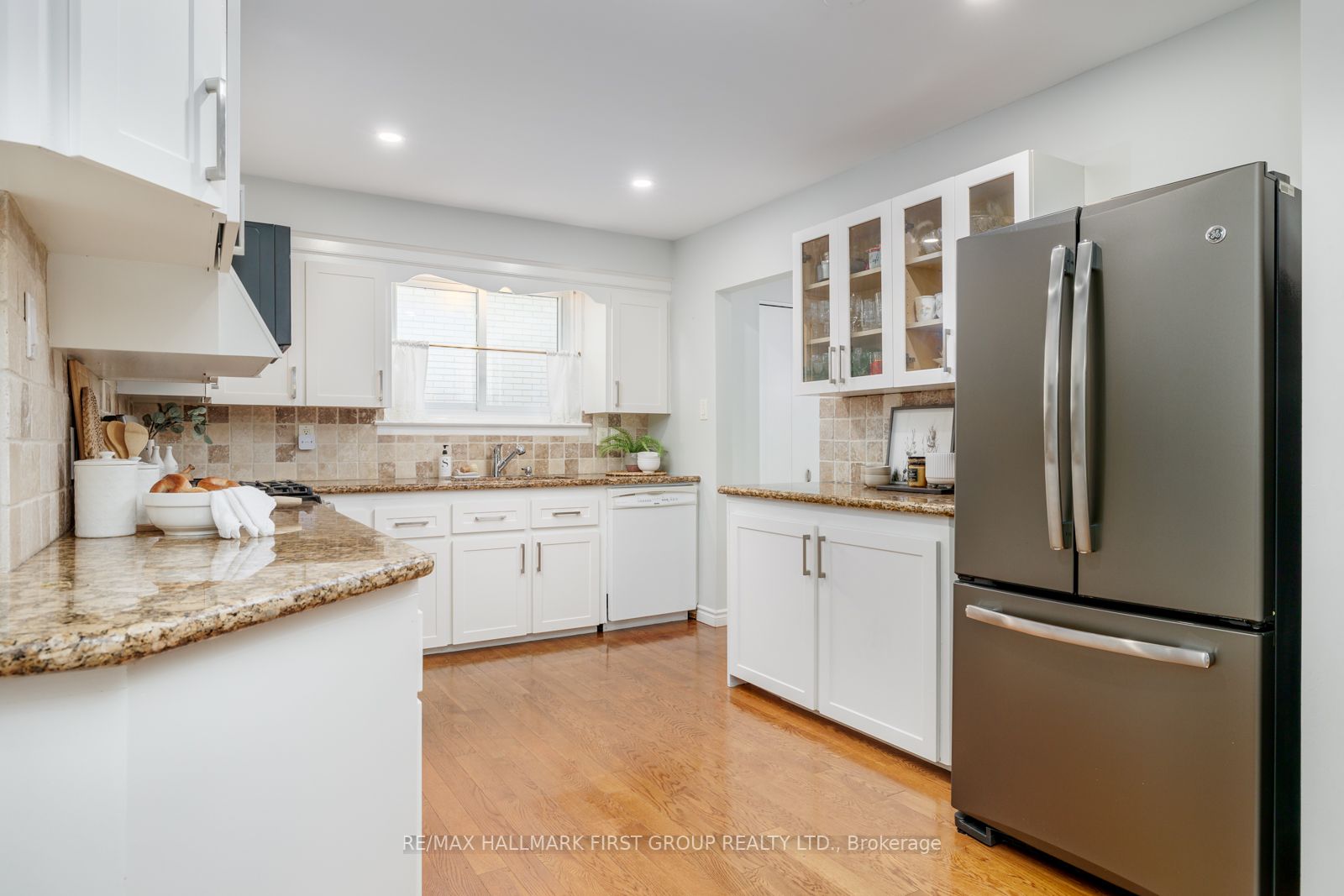 8 Albery Crescent