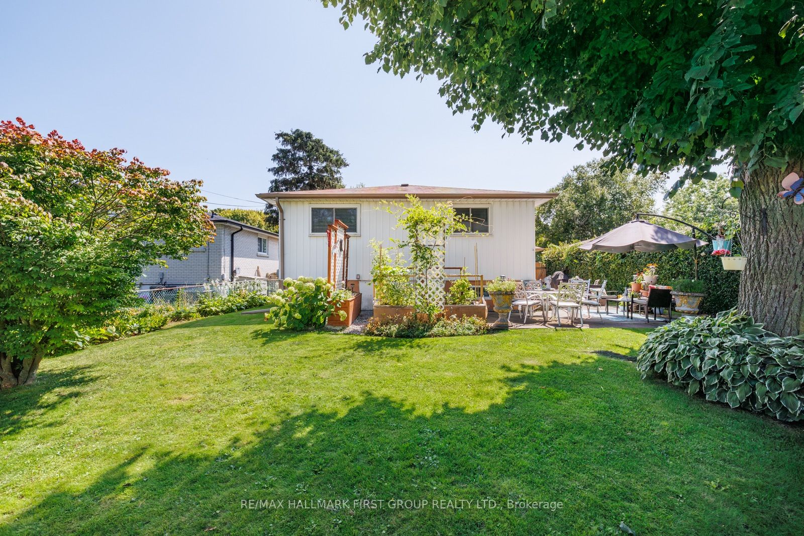 8 Albery Crescent