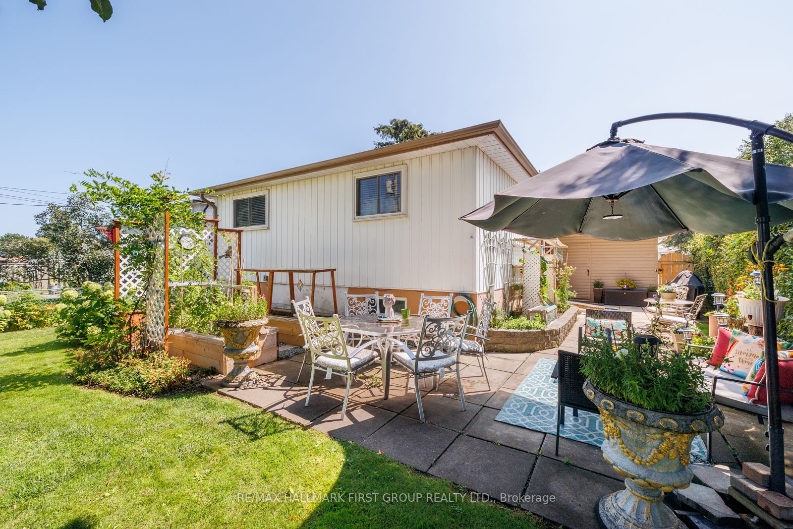 8 Albery Crescent