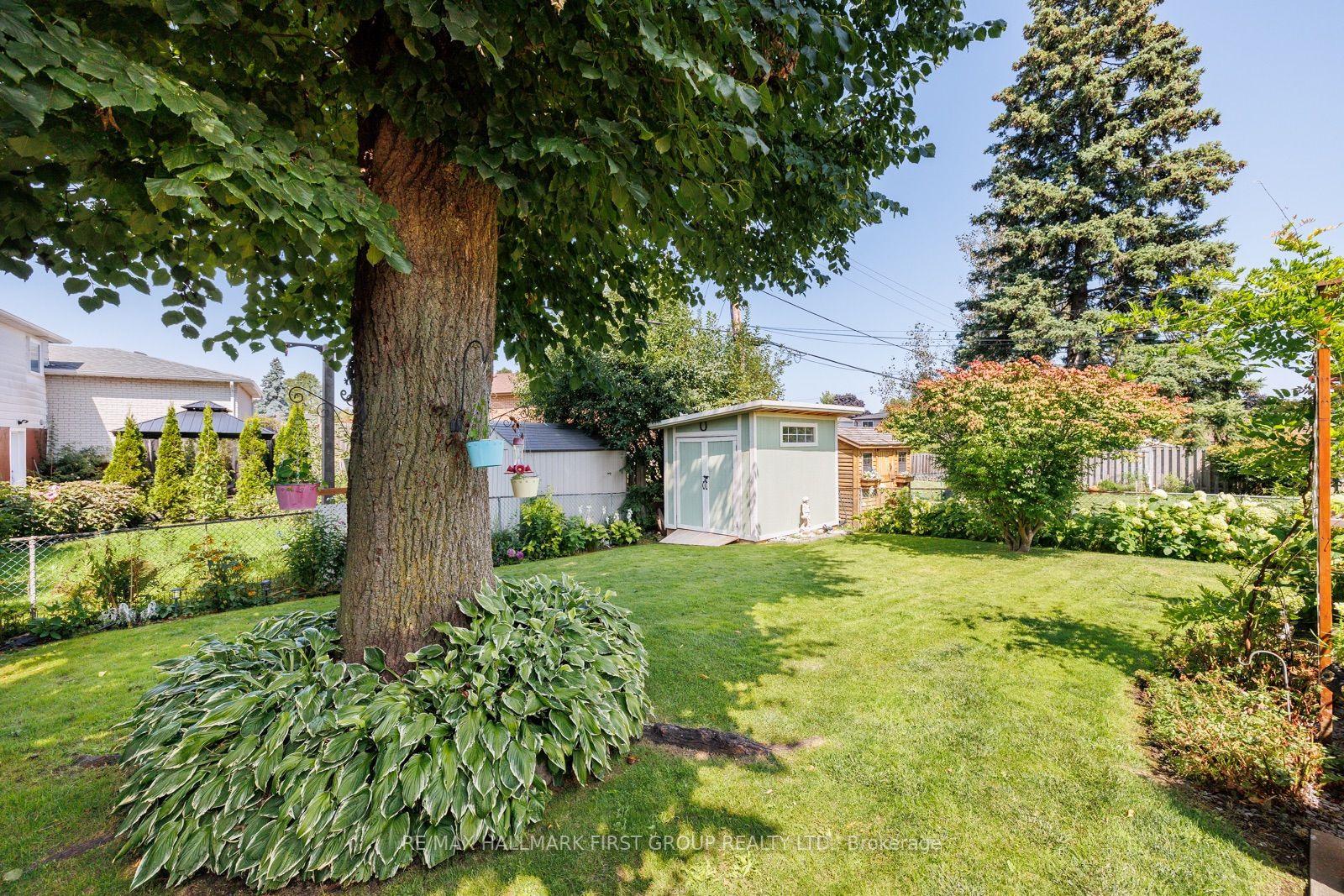 8 Albery Crescent
