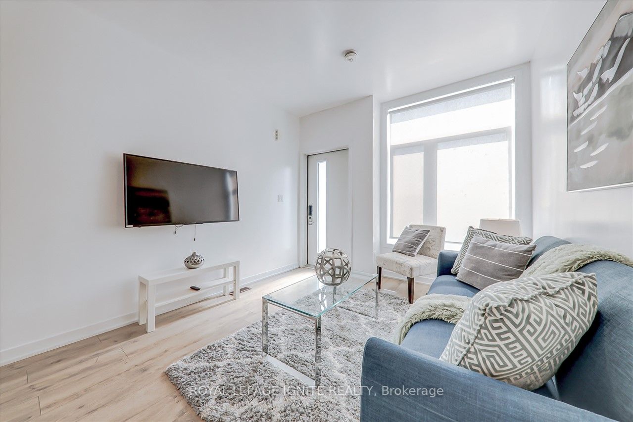 1760 Simcoe Street N, #89