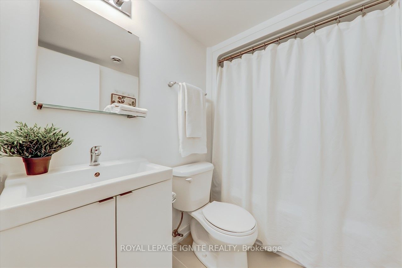 1760 Simcoe Street N, #89