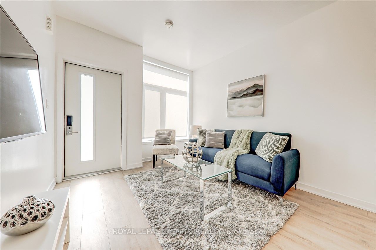 1760 Simcoe Street N, #89