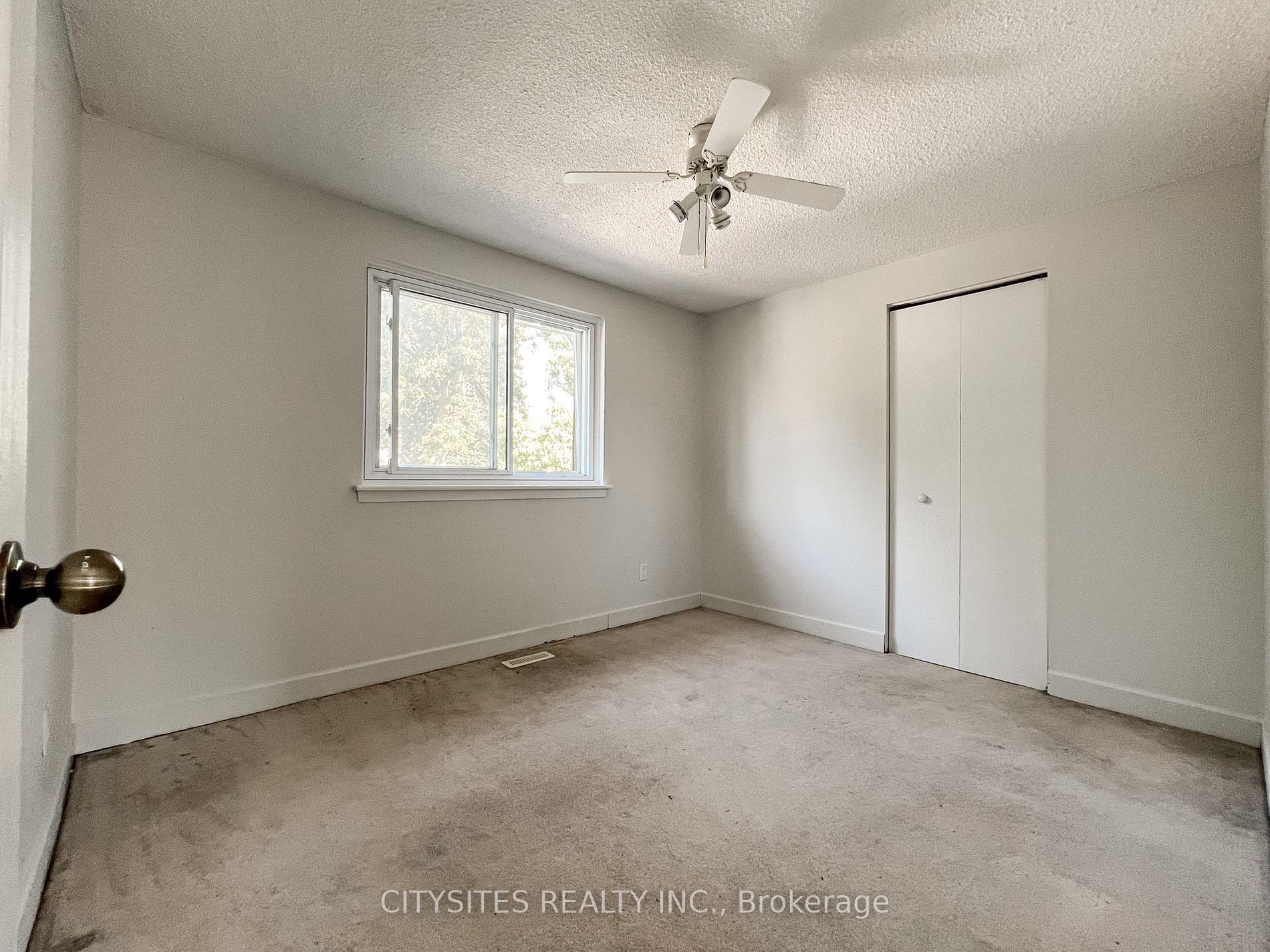 1398 Tampa Cres