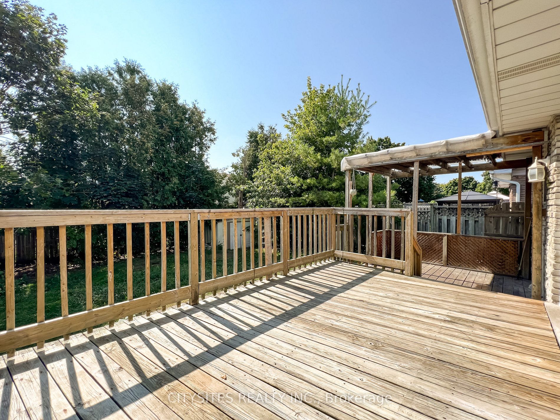 1398 Tampa Cres