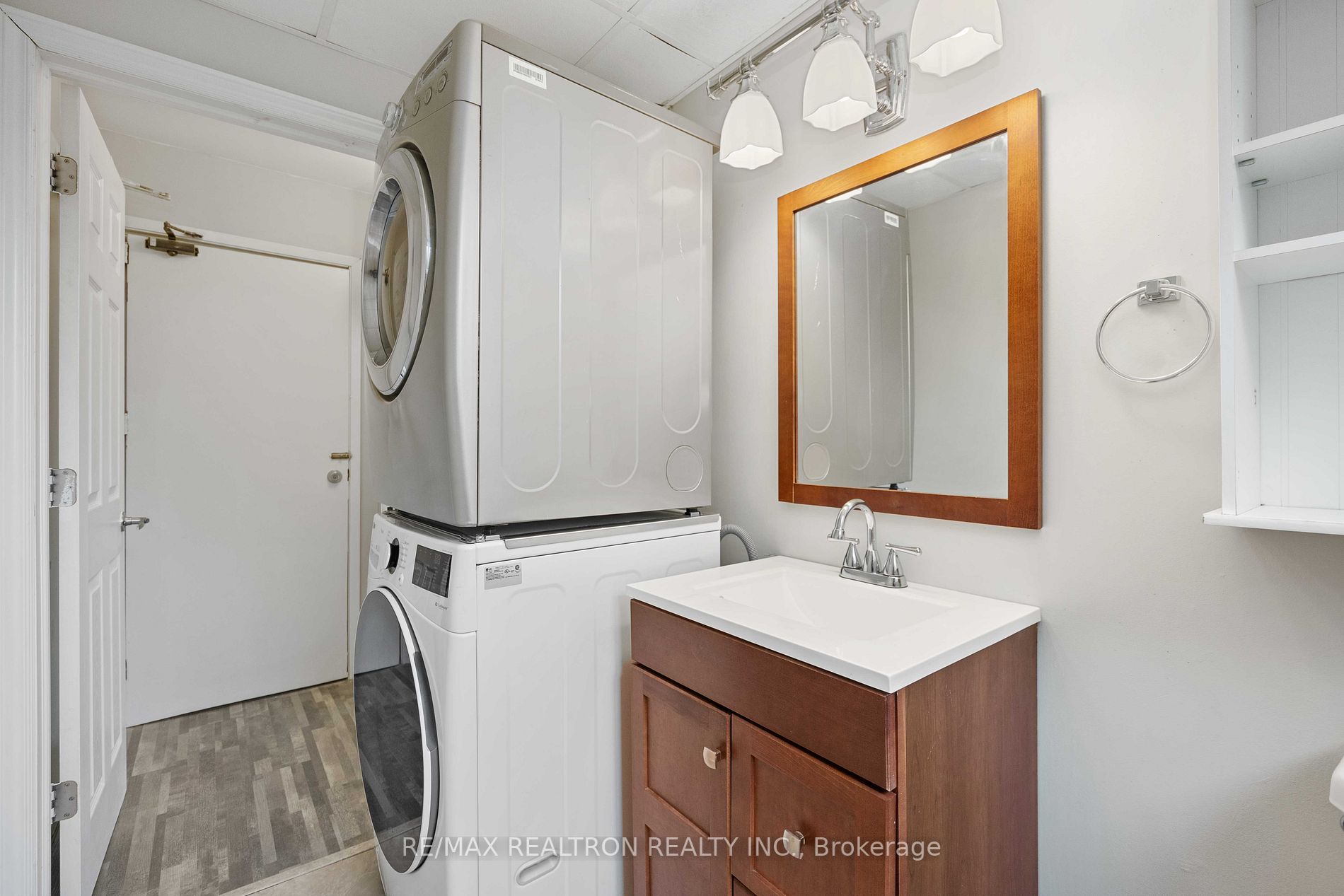 514 Capilano Court, #Upper